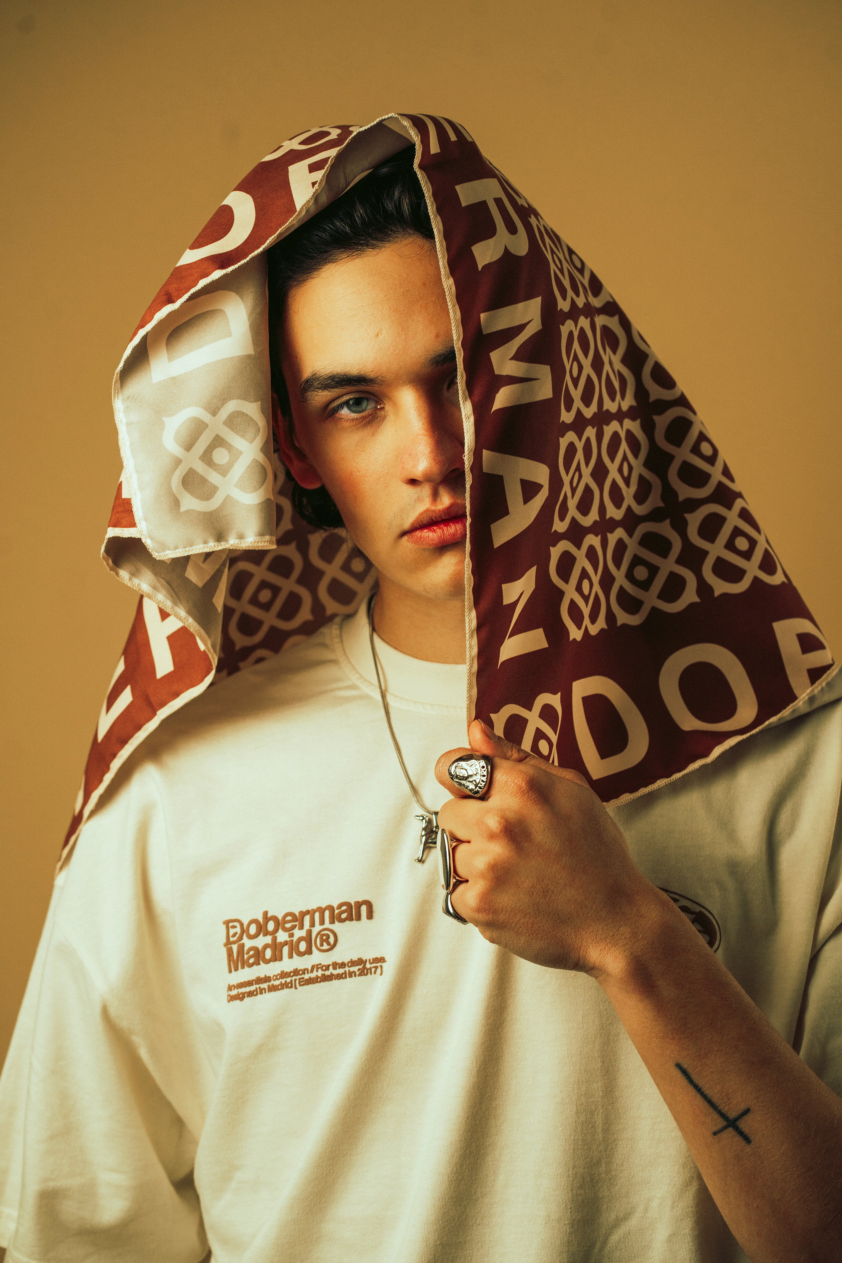 Pañuelo Essentials Chocolate