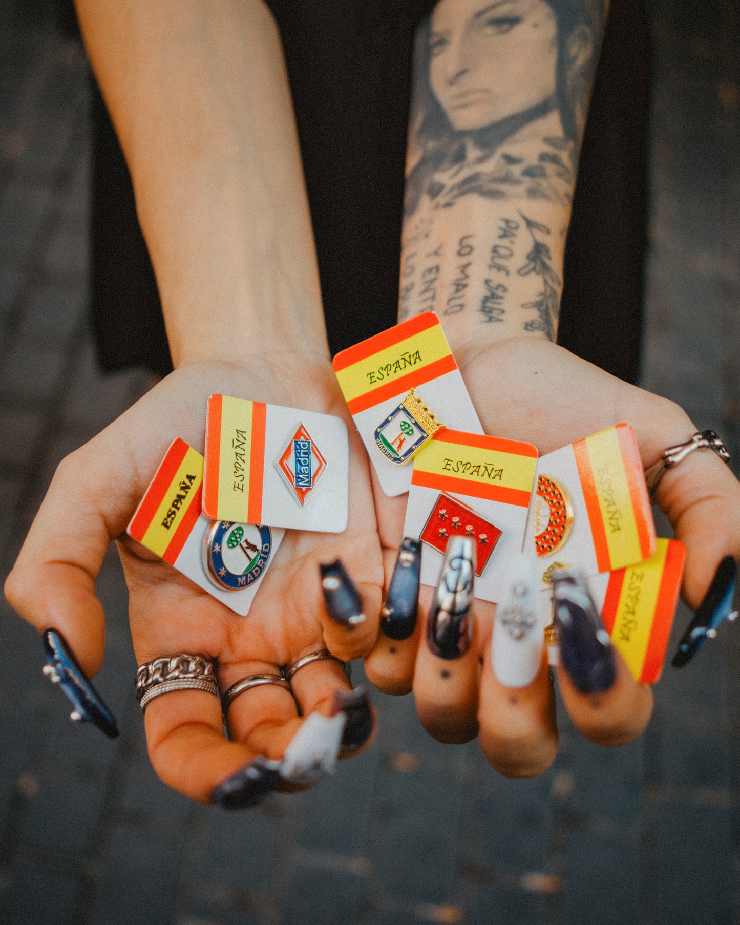 Pack Souvenir Tee + Pin White