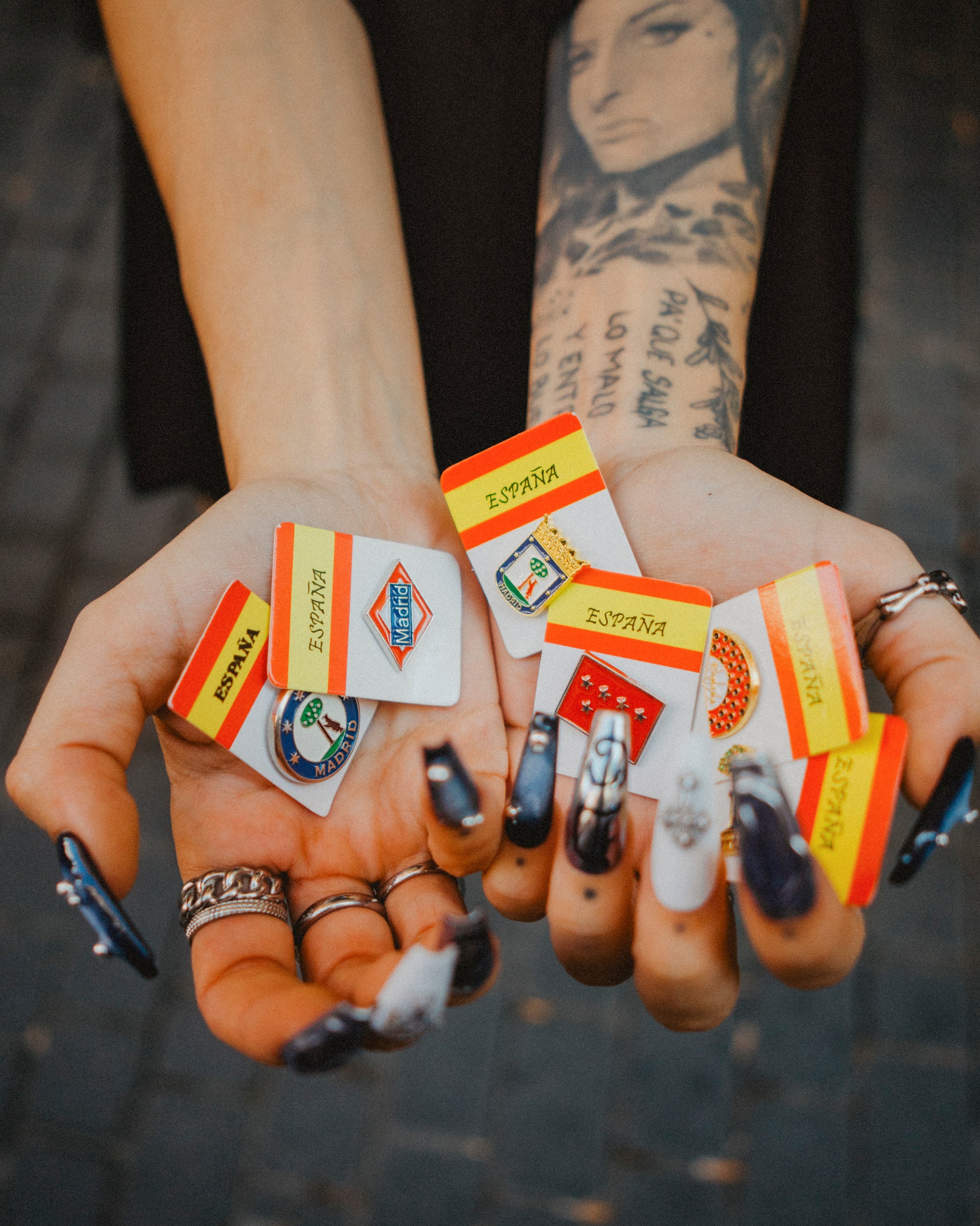 T-shirt souvenir noir + pin's