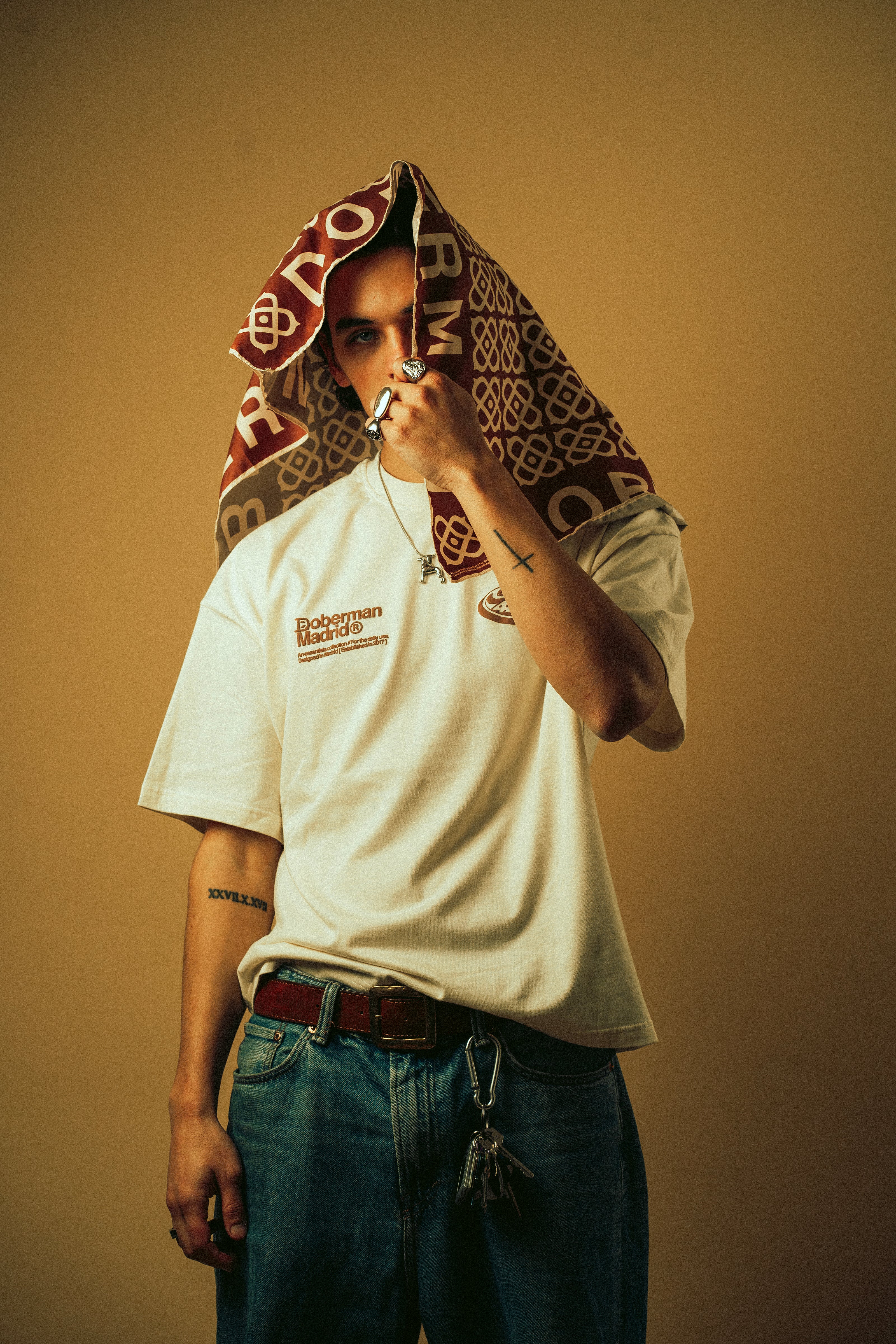 Pañuelo Essentials Chocolate