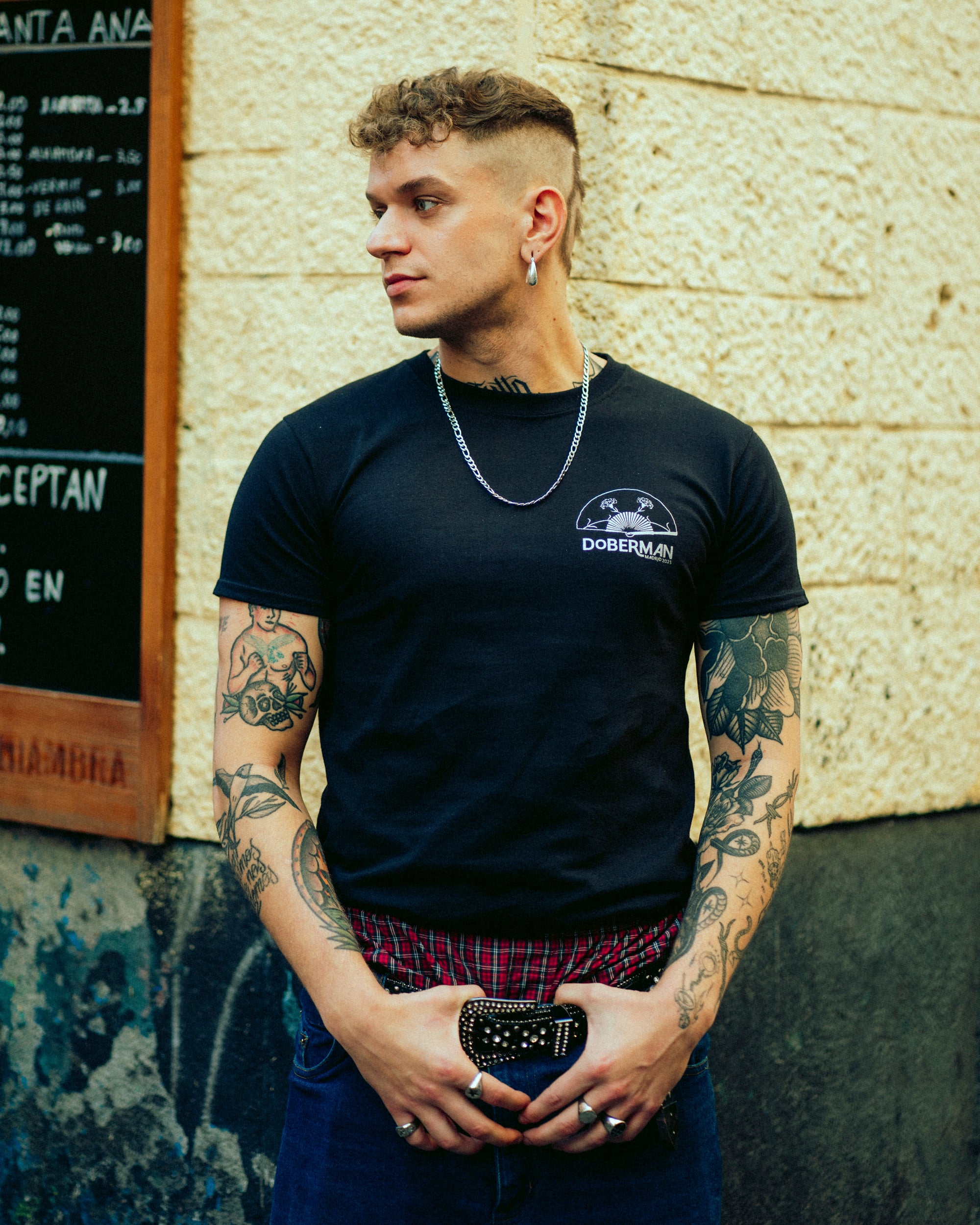 T-shirt souvenir noir + pin's